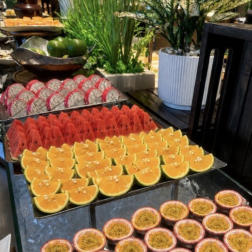 Excellent choices of fruit at the breakfast on the 4th floor.