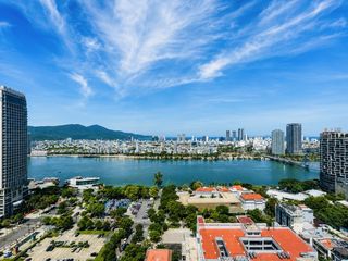 The Han River in daylight from the Club Lounge.