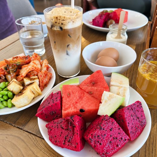 A plethora of healthy breakfast items full of flavor in the mornings on floor 5.
